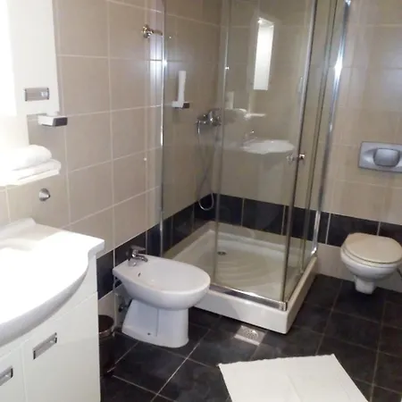 Hotel Lukavac Отель Lukavac (Tuzla)